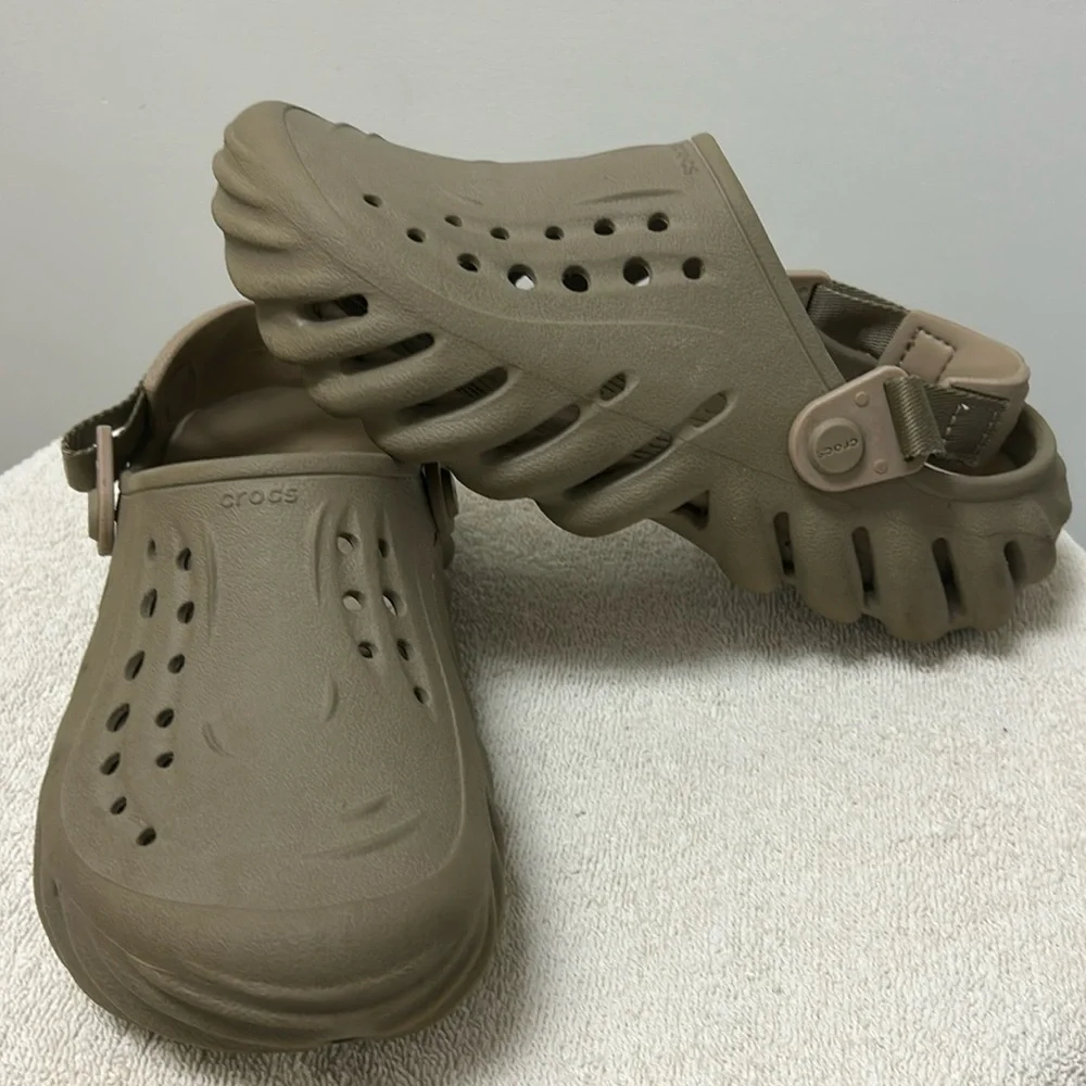 Crocs unisex Echo CHUCKY perforated Clogs mules water shoes w/ straps Size J4